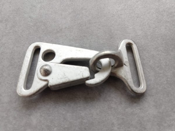 HK style olecranon clasp clip matte silver scaled